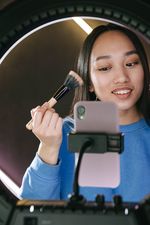 social beauty influencer